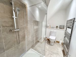 Shower room- click for photo gallery